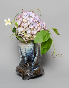 「朝鮮唐津手桶花生」高さ29cm、13.5×13cm