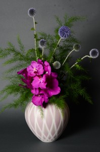「彩色正燕子壺」高さ16cm、径16.5cm