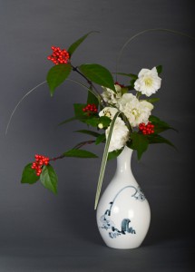 「天狗谷写染付松文瓶」高さ21.5cm、径11.6cm