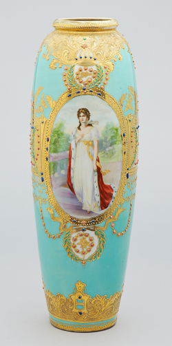 「色絵エナメル金盛婦人文飾壺」 1891-1921年